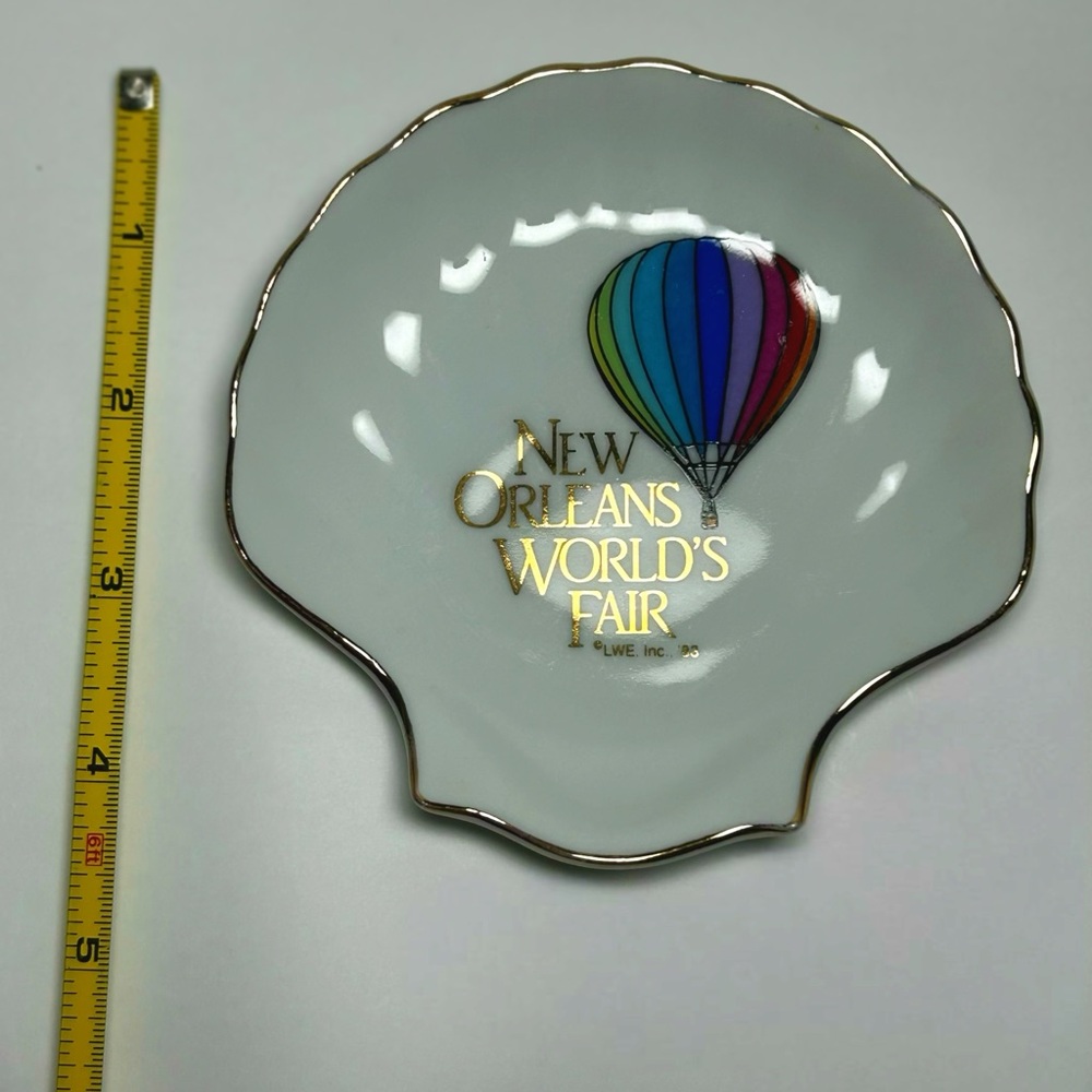 1983 NEW ORLEANS WORLDS FAIR CLAM SHELL ADVERTISEMENT GREAT FOR ANY COLLECTION!